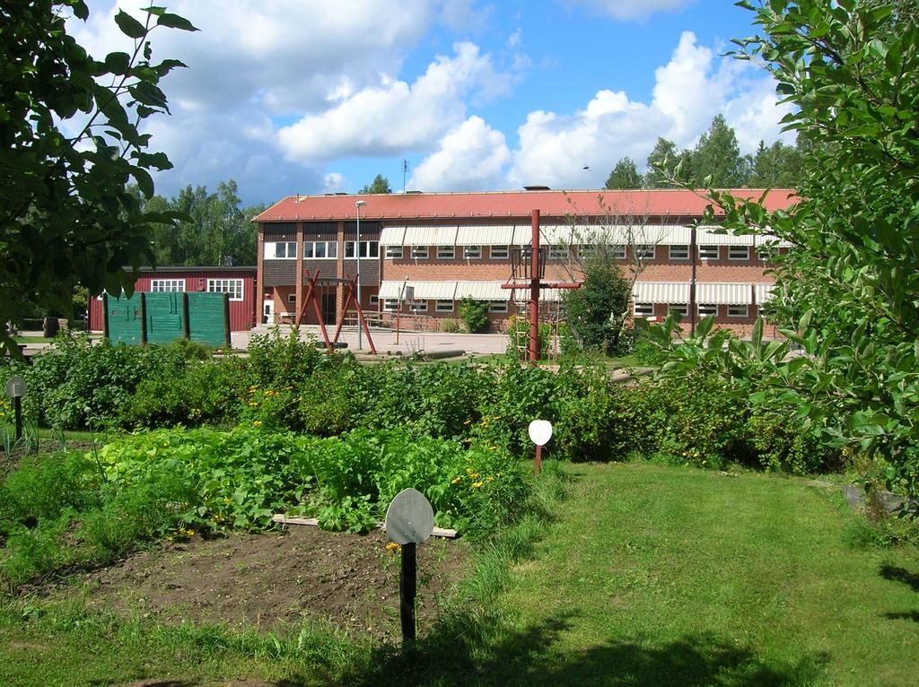 SMEDJEBACKENS KOMMUN Kvalitetssäkring av Vads skola för läsåret 2012/2013 Postadress 777 81