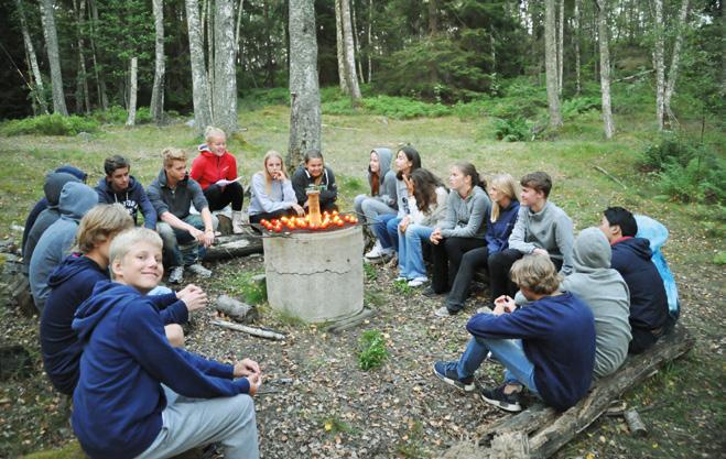 RÖGRUND SOMMARGRUPP MED LÄGER I SKÄRGÅRDEN Vad sägs om att vakna upp till havsbrus och ta chansen att hoppa i ett augustivarmt hav varje dag?