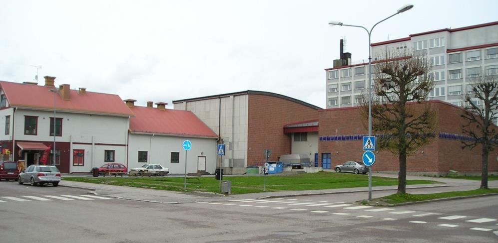 6 Gestaltning. Gräsytan vid hörnet Skolgatan-Engelbrektsgatan kommer att utvecklas till en anlagd park Fredsgatan, Carlavägen och Skolgatan har lindalléer.