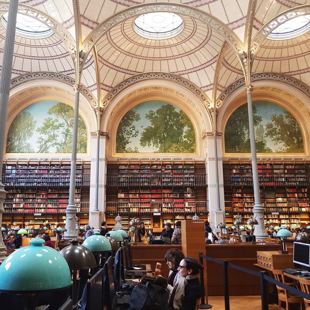 Question 2 En décembre 2017 on a réouvert une bibliothèque à Paris, laquelle? a. La Bibliothèque Nationale de France, Site FrançoisMitterand) b.