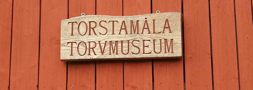 Ett stycke torvhistoria Text: Katarina Magnusson Foto: Jörg Eis Torstamåla torvmuseum är idag den enda gamla torvströfabriken med hela den maskinella, ännu fungerande, utrustningen bevarad.