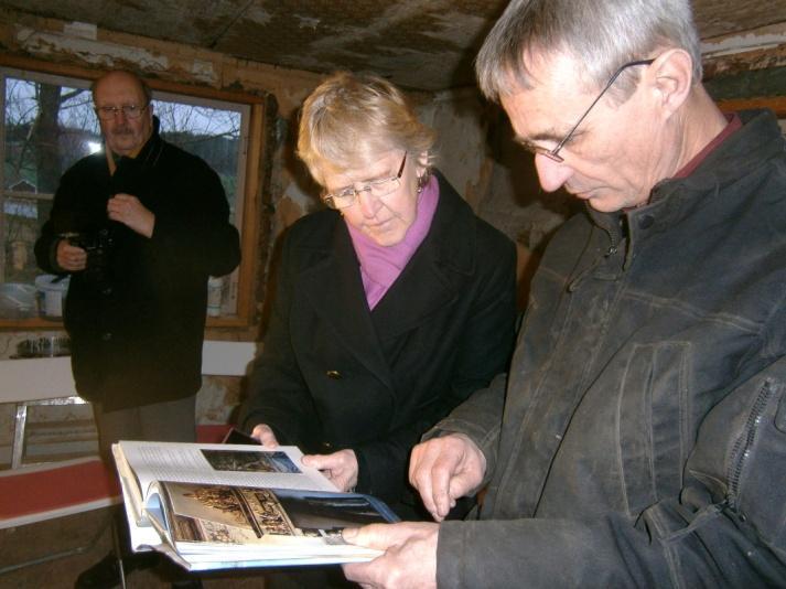 Även Janne Gustafsson fotograferar. PEO Tärnström är fixare.