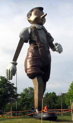 REGIONAL REUMATOLOGI Bengt Lindell Pinocchio, den nio meter höga bronsskulpturen Walking to Borås av Jim Dine. Foto: Stuart Chalmers via Wikimedia Commons (CC BY 2.0) hela VGR.