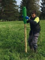 Montera viltstängsel 1) Märk ut sträckan som ska monteras. Börja med en ände och gå sedan till nästa ände eller hörn.