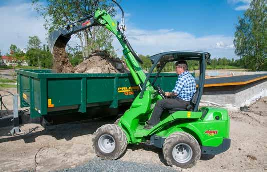 Minigrävare 150 är utrustad med S30 skopans snabbkopplingssystem (samma som på grävmaskin 260), vilket gör att byte av skopan sker snabbt och enkelt -