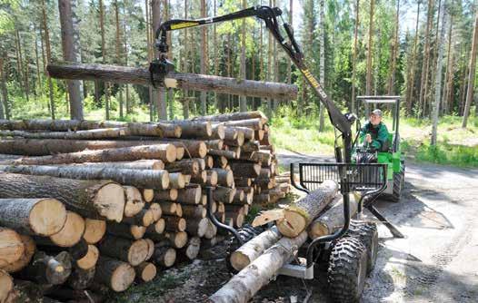 För privat skogsbruk och mindre entreprenad Stark och robust konstruktion, liknande större skogsvagnar Kraftfull kran som kan utrustas med vinsch Vagnen kan utrustas med hydraulisk 4WD vilket