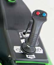 både hjälphydrauliken och teleskoputskjutet styras med knapparna på joysticken. Det innebär snabbare lastning och arbete med hydrauliska redskap.