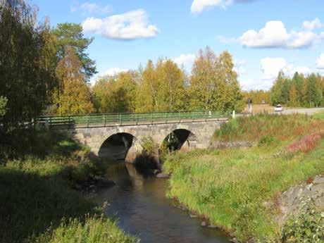 Utblickar tillvaratas genom slyröjning inom vägområdet, även under driftsskedet. Avtal kan också göras med markägare om att hålla marken öppen utanför vägområdet på lämpliga ställen.