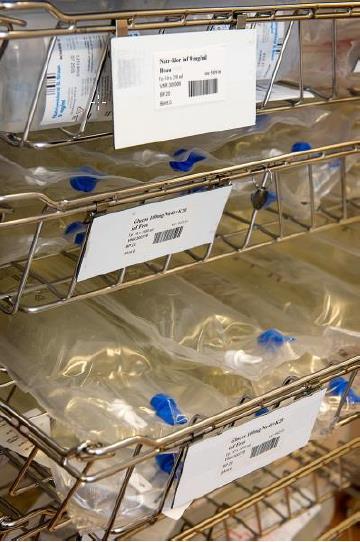 3 Vätskevagnar Vätskevagnar är speciella vagnar, som innehåller infusions- och spolvätskor.