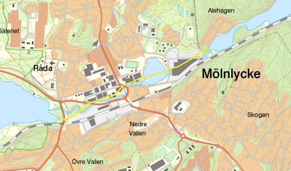 Drygt 100 m nedströms planområdet mynnar Hulebäcken i Mölndalsån som vid Hulebäckens mynning har en medelvattenföring på ca 3,32 m 3 /s.