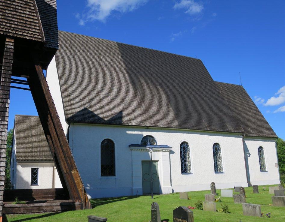 Kyrkan före åtgärd. Kyrkan Tillstånd före renovering Spåntak med ekspån i behov av översyn och tjärning.