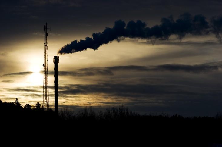 2.5. Industriella utsläpp av koldioxid Industrins utsläpp av växthusgaser kommer främst från förbränning av fossila bränslen, men även från stålindustrins masugnar och cementtillverkningsprocesser.