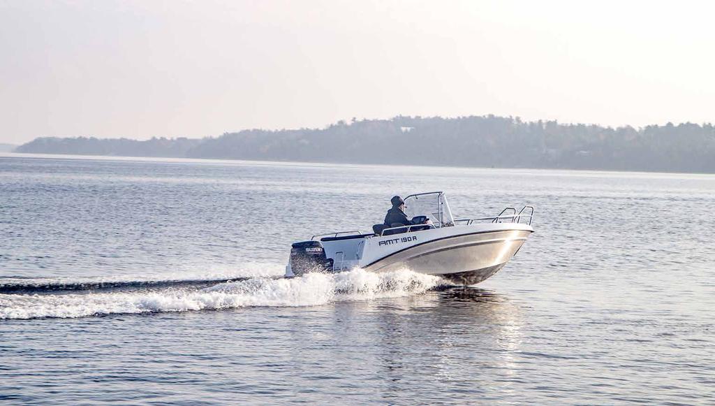 AMT står för Advanced Marine Tech. Med hjälp av ny teknik bygger vi moderna båtar av hög kvalitet. Du som är sjövan känner skillnaden direkt.