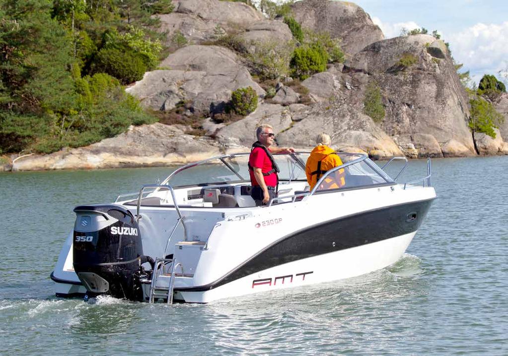 AMT 23O GP AMT 230 GP är en mycket speciell performanceversion. Båten är baserad på 230 DC och har samma höga utrustningsstandard, men svarta skrovsidor.