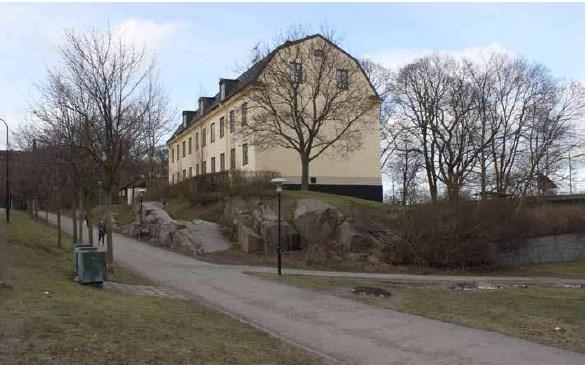 Kvar i området ligger Barnängens anläggning, huvudsakligen från 1700-talet och Hovings malmgård från 1770-talet uppförd för färgaren Carl Gustaf Hoving efter ritningar av