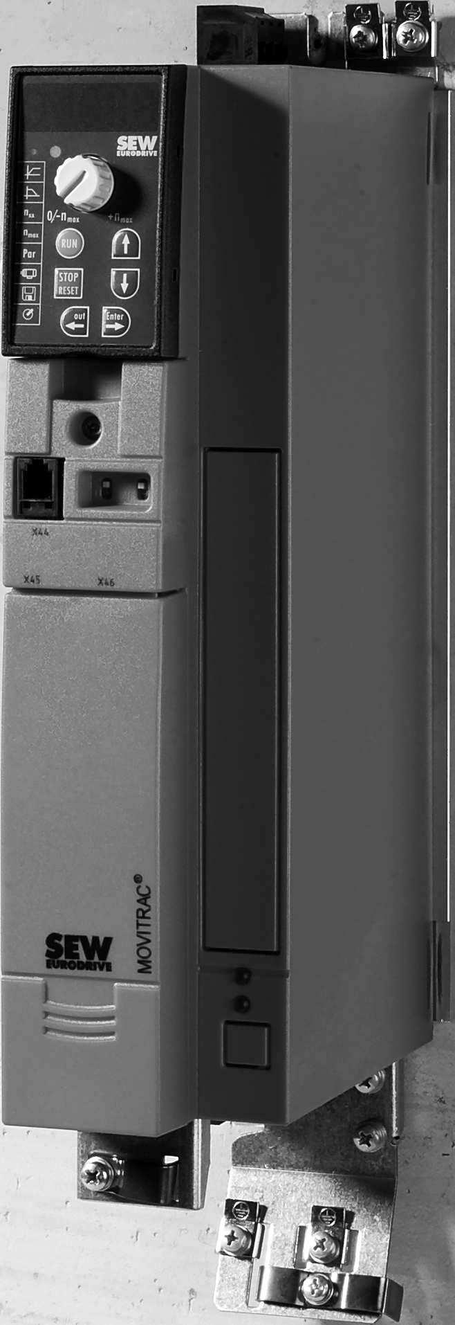 Tekniska data Grundapparatens tekniska data 3 230 V AC/enfas/byggstorlek 0L/1,1/1,5/2,2 kw/1,5/2,0/3,0 hk 6 (0.2) 80 (3.1) 70 (2.8) 163.5 (6.437) 149 (5.87) 308.5 (12.15) 284.5 (11.20) 373.5 (14.