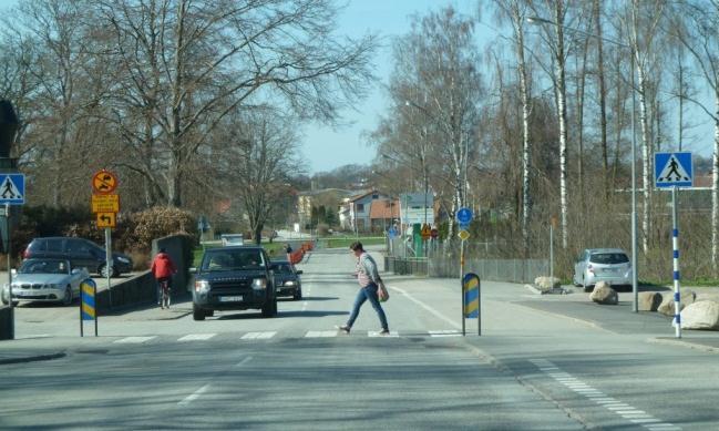 Integrerat Transportrum (IT): ett rum där alla trafikanter får vistas men de oskyddade trafikanterna färdas längs med och korsar bara vid angivna platser.