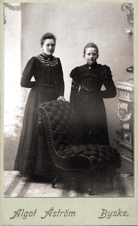 1896 1897