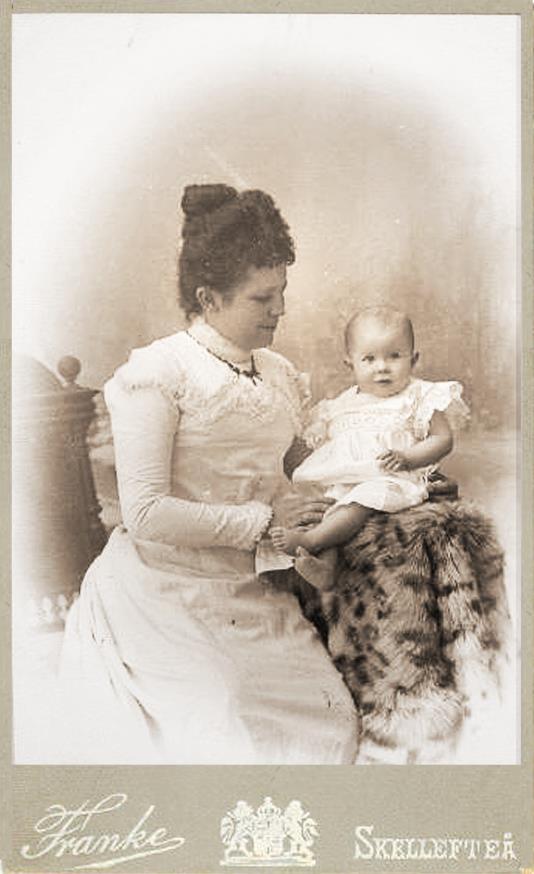 ade i Luleå 1894 och som är med på alla foton fr.o.m. 1895 så när som på 1898 Fotot t.v.