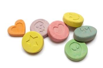 Förutom synnerligen osäker dosering då du inte vet styrkan på tabletterna har vissa av dessa substanser som fenazepam eller flubromazepam mycket långa halveringstider och symtom som sedering,