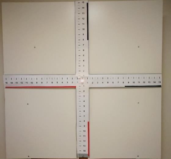 Subjektivt genom att patienten säger till när bilden blir dubbel (Grosvenor, 2007). Figur 1. Bild på RAF-stav som användes vid mätning av KNP och Ackommodationsamplitud 1.2.3 Thorington tavla Modifierad Thorington används för att mäta laterala och vertikala forier på nära håll.