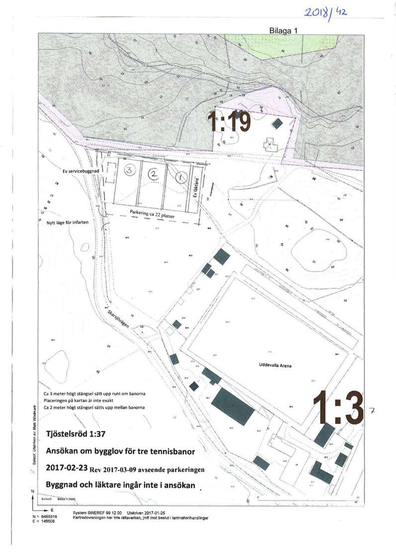 2.LJ I ~ j ~1 2... ~ l ' ( " Uddevalla Arena ;.:.. Ca 3 meter högt stängsel sätt upp runt om banorna. Placeringen på kartan är inte exakt Ca 2 meter högt stängsel sätts upp mellan banorna \ \ Tj.