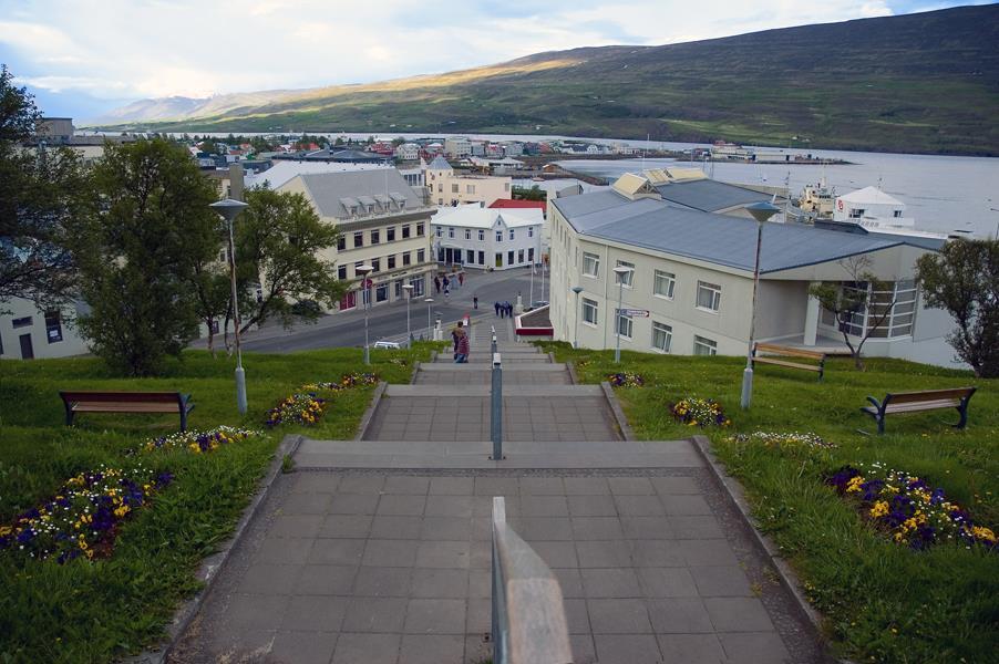 Akureyri Den största staden på norra Island är Akureyri med 17.