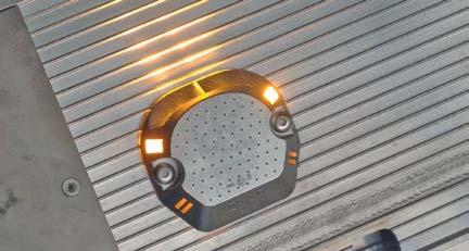 TracGrip Plus Bär RamGuard (tillval) av rostfritt stål för att skydda plattforms hörnen vid användning på ramp eller kaj.