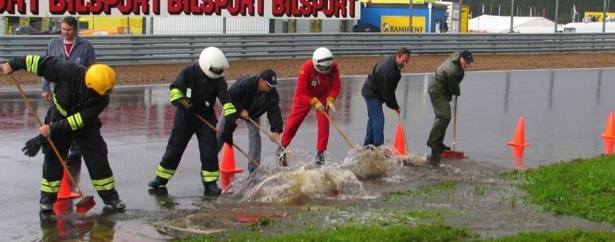 Wet race Tävlingsledningen beslutar om det är Wet race.