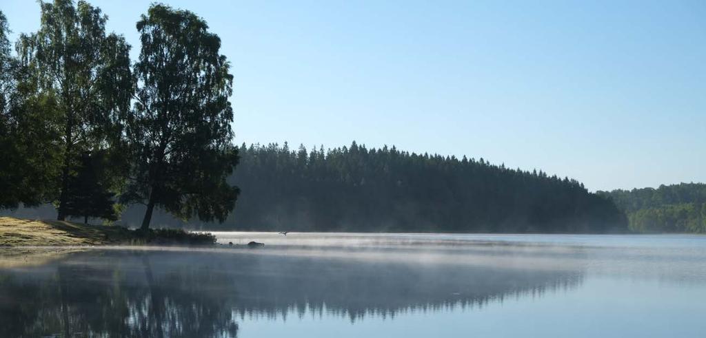 Provtagning av vattenprov i sjöar görs när de är omblandade för att få en rättvisande bild av vattenkemin i sjön. Provtagning i vattendrag ska däremot ske vid de högsta flödena under året.