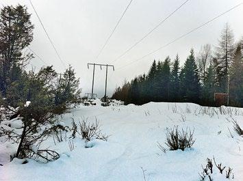 Ombyggnad av kraftledning genom gruvområden Figur 6. Översiktsbild med befintlig stolpe 12 innan schaktning. Foto av Arkeologgruppen AB.