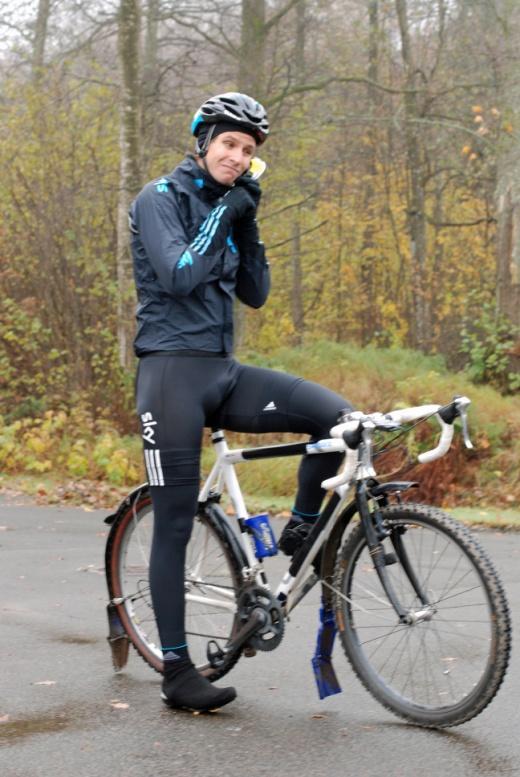 Alice har ett stort stöd hemifrån. Ulrik, Helen och Melvin är supporters och ser många tävlingar. Ungdomarna var på två läger.