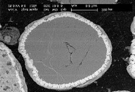 Figure 5 Illustration of typical cross-section of a bed particle from Falu Energi, 33 day old (to the right) and a magnification of the bed-material coating (to the left).