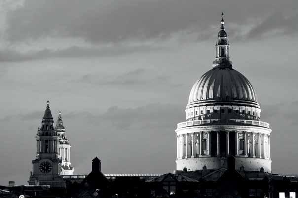 LÅG RISK AKTIE- OBLI- GATION 5 ÅR St Pauls Cathedral, London Europa Placeringen ger exponering mot en korg av tio europeiska bolag.