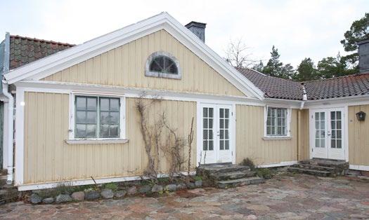 På platsen finns idag 7 byggnader, varav två är nära intilliggande (örråd/stuga) Huvudbyggnad Garage Pump och teknikhus örråd/stuga Lekstuga