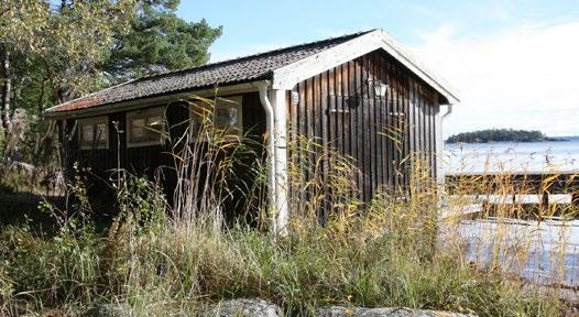 På platsen finns idag 7 byggnader, varav två är nära intilliggande (örråd/stuga) Huvudbyggnad Garage Pump och teknikhus örråd/stuga Lekstuga