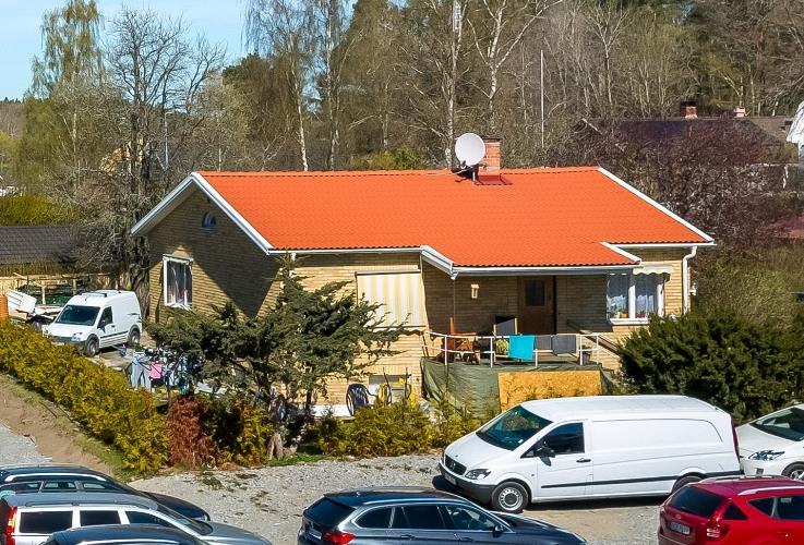 Skälby 63:67 Fakta Fastighet Adress Grönstensvägen 1 Byggår 1941 Areal, m 2 693 Uthyrningsbar area, m 2 170 Bygglov för parhus, m 2 217 Typkod 220 Byggnad På fastigheten finns