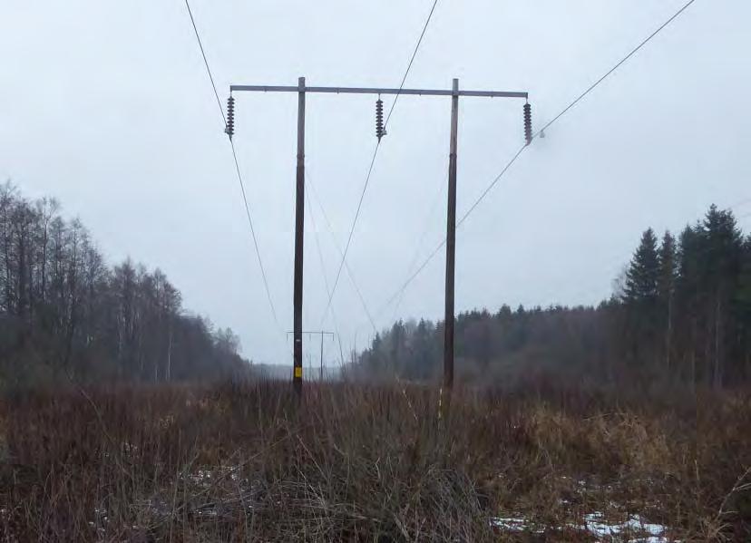 längs sträckan där L14/L15 går parallellt.