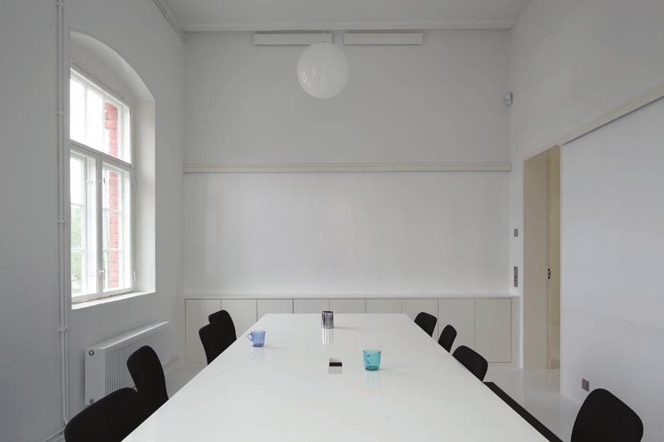 Som jag sedan kunde urskilja i varje detalj i resten av byggnaden. Men vad är det som skiljer det här rummet från ett rum som Claesson Koivisto Rune hade gjort?