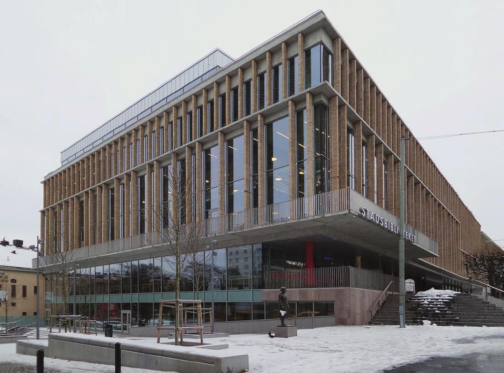 54 55 Bakom fasaden Pär Eliaeson Sedan en tid står den färdig, en radikal omgestaltning av en central kulturinstitution i hjärtat av stadens monumentala stråk, omdebatterad och ifrågasatt från första