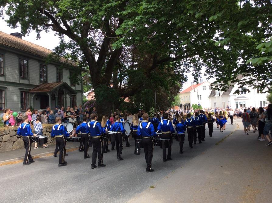 De har varit med i Symphonic Junior, Symphonic Band, Gislaved Drum Corps, Gislaved Mini-Drumcorps, Gislaveds Symfoniorkester och Jazzensemblen. Utöver detta spelar slagverkarna i olika rockband.