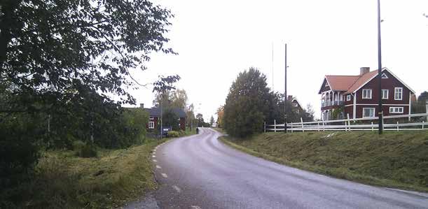 2.3 Miljö Landskapsbild Sträckan längs väg 656 mellan Spraxkya och korsningen med väg 635 i Halvarsgårdarna varierar mellan ett öppet jordbruks- och ängslandskap och till största delen äldre röd