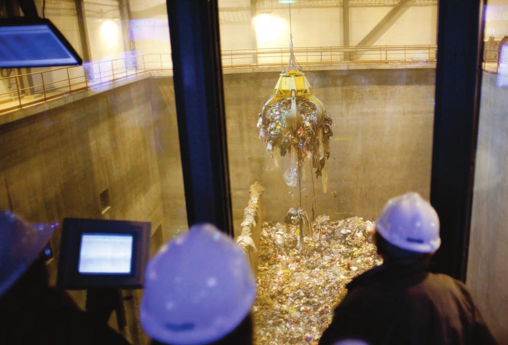 Östra Nylands Avfallsservice sköter återvinning och behandling av avfall så kostnadseffektivt och miljövänligt som möjligt i samarbete med andra experter på området.