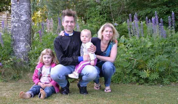 ning om Gudsbilder från hela världen, som Svenska kyrkan arrangerade. Sedan såldes den på Tradera. Och om jag ska beskriva min egen Gudsbild så ser den ut lite åt det hållet.