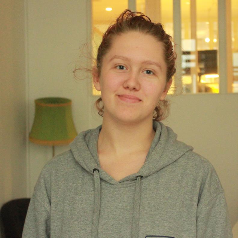 Vera Johansson Jag heter Vera Johansson och är en tjej på femton år från Göteborg, eller tja, ska jag vara helt ärlig så är jag från Sävedalen men eftersom att ingen vet vart det ligger och jag kan