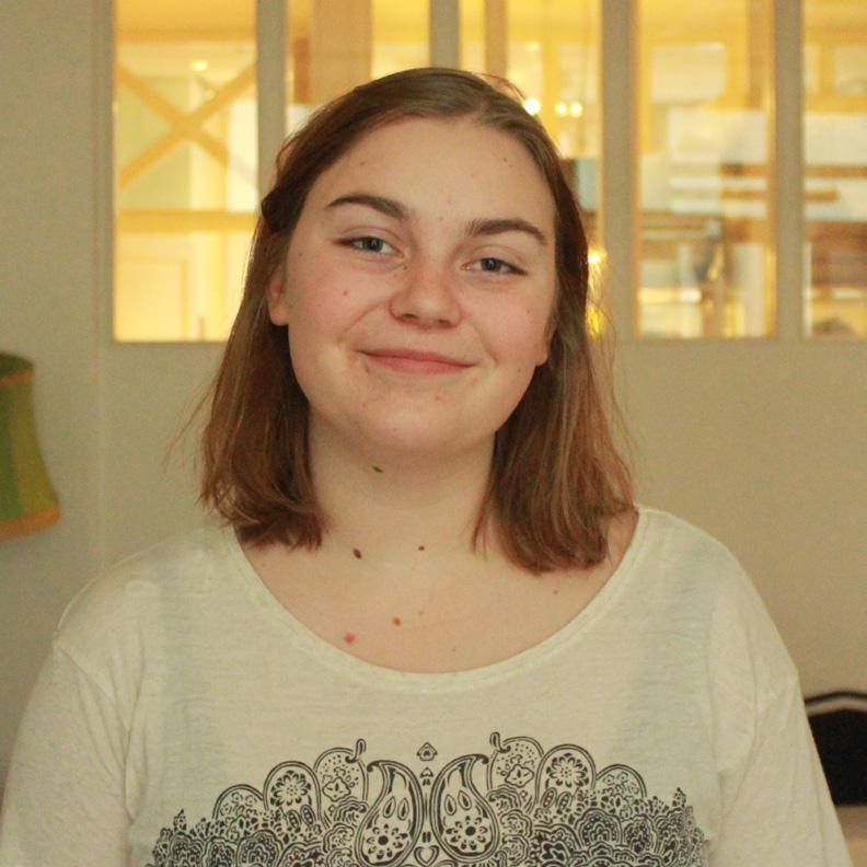 Ebba Mattson Hej! Mitt namn är Ebba Mattsson och jag kommer från Lindesberg där jag studerar mitt sista år på Lindeskolans Estetiska program med Estetik och Media-inriktningen.