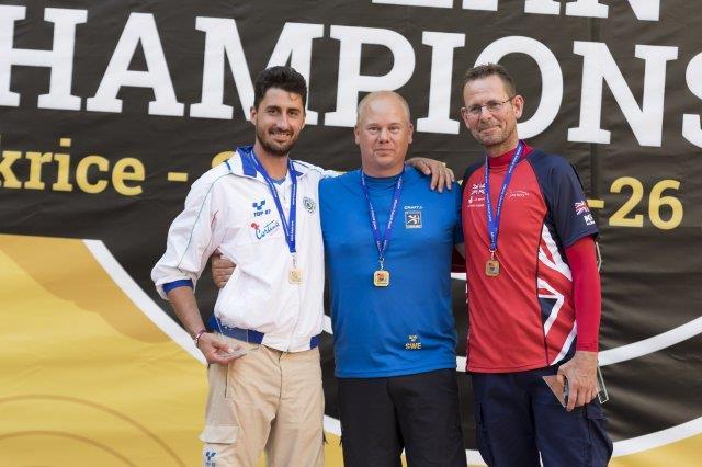 GULD: EM Fält,