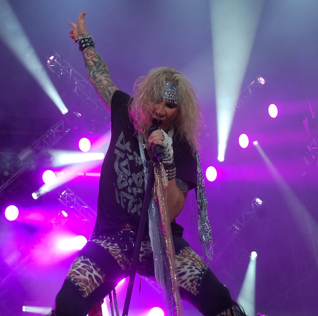 ALLT FRÅN KLASSISK PUNK OCH HÅRDROCK TILL DAGENS TUNGA METAL Magazine Web edition 2017 GRATIS!