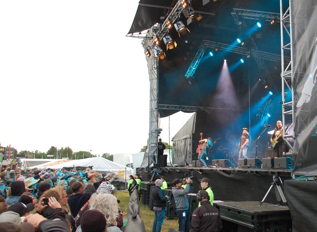 SWEDEN ROCK FESTIVAL 2017 Så mycket mer än bara musik Text: Christer Roos - Foto: Victoria Nielsen Visst handlar Sweden Rock Festival till en stor del om musik, men det är så mycket mer.