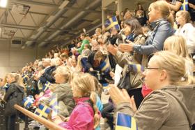 Tre dagar efter den spännande finalen uppvaktades mästarinnorna Lovisa Eriksson, Julia Meinl, Hanna Meinl, Anna Nävermyr och Fay Stensson vid en ceremoni i Höganäs Sportcenter.